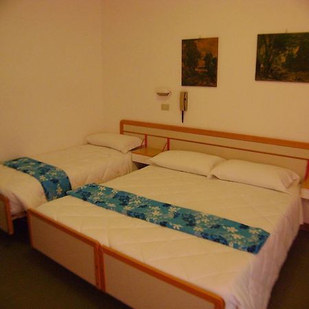 Hotel Villa Del Sole Ріміні Екстер'єр фото