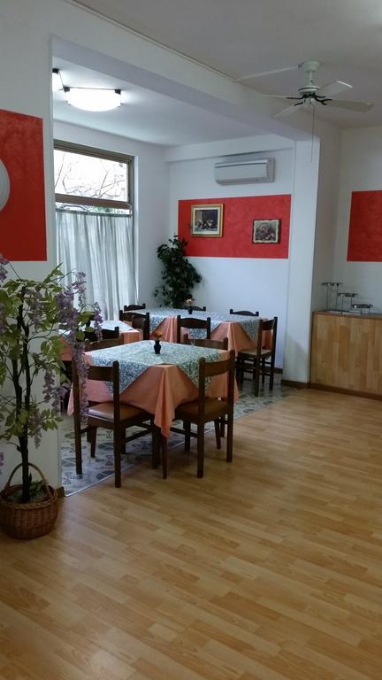 Hotel Villa Del Sole Ріміні Екстер'єр фото