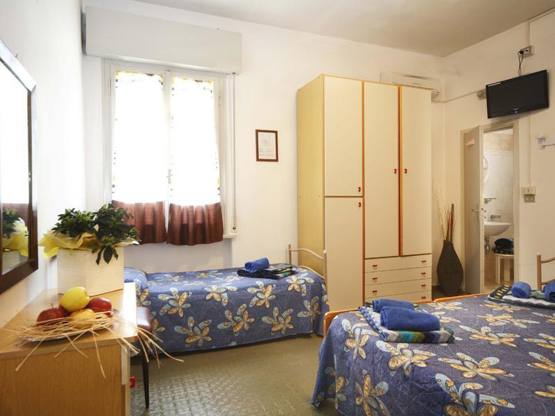 Hotel Villa Del Sole Ріміні Екстер'єр фото